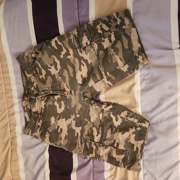 Mens camo short - Picture 1 of 3